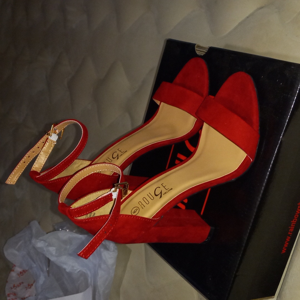 Shoes - Picture 2 of 4